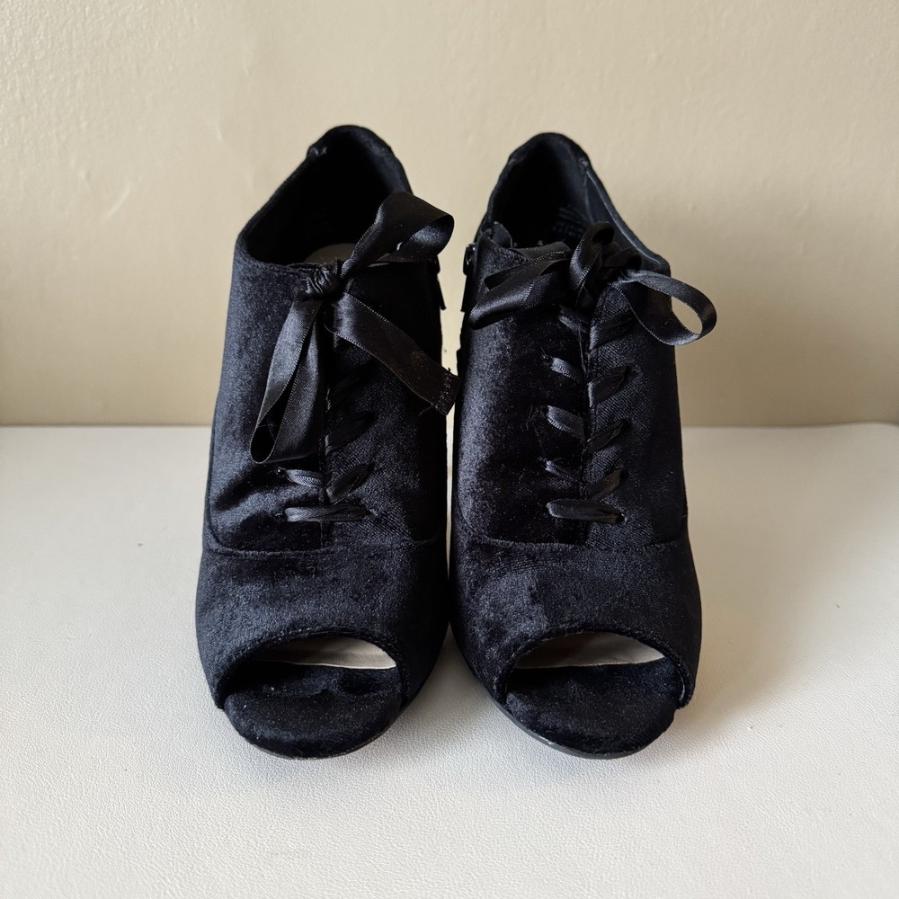 Kelly & Katie Black Velvet Open Toe Laced‎ Heel Ankle Boot Bootie Sz 9.5 Holiday - Picture 2 of 8